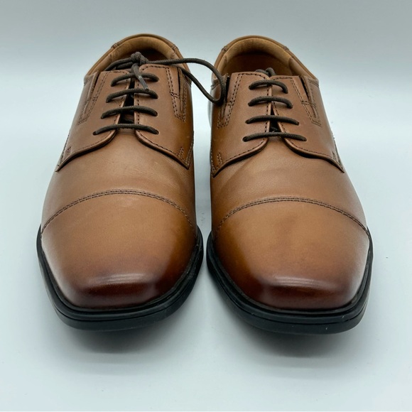 Clarks Tan Leather Cap Toe Oxfords - Picture 2 of 10